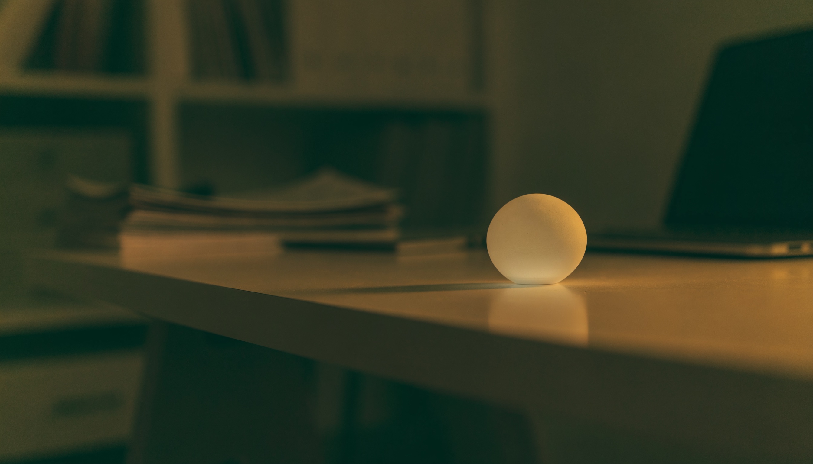 OpenAI costruisce un'AI che ti fa compagnia. La tua azienda ne ha una che lavora?